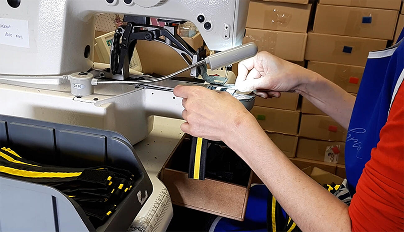 Regenschirme Herstellung - Drei Schritte