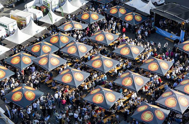 Sonnenschirme mit Werbung