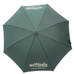 Waldquelle Regenschirm mit Reflektorband Sicherheit